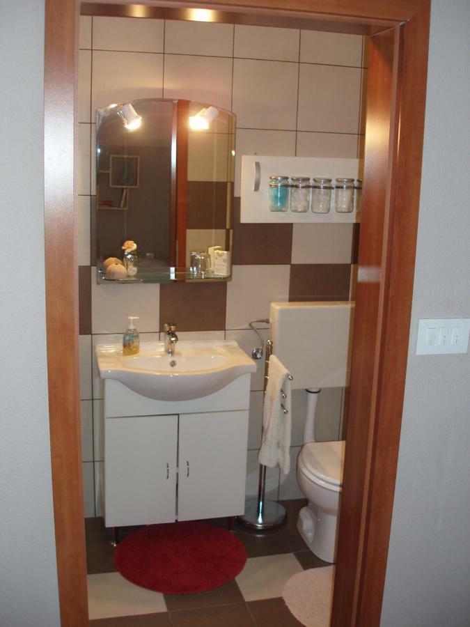 Ferienwohnung "Mea Culpa" Karlobag Exterior foto